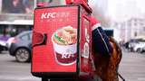 Bikin Heboh, Aktivis Vegan Kotori Lantai Gerai KFC dengan Darah