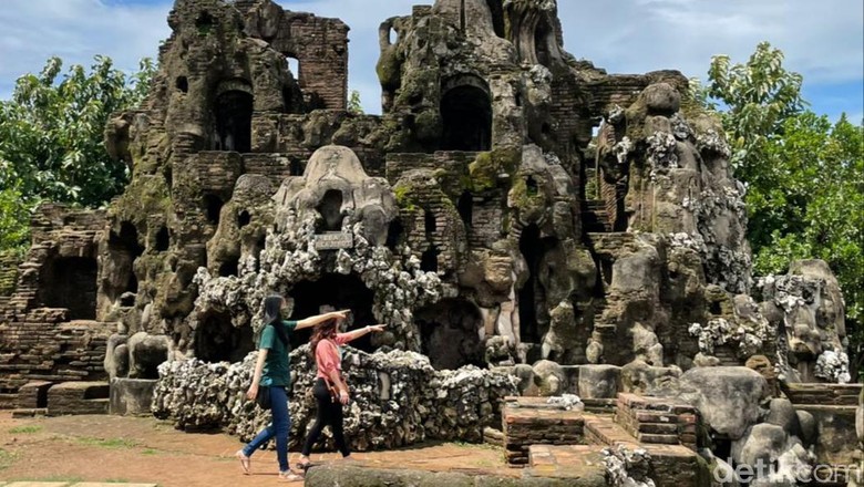 Lebaran Tetap Buka, Kunjungan Wisatawan Goa Sunyaragi Meningkat Lebaran Tetap Buka, Kunjungan Wisatawan Goa Sunyaragi Meningkat