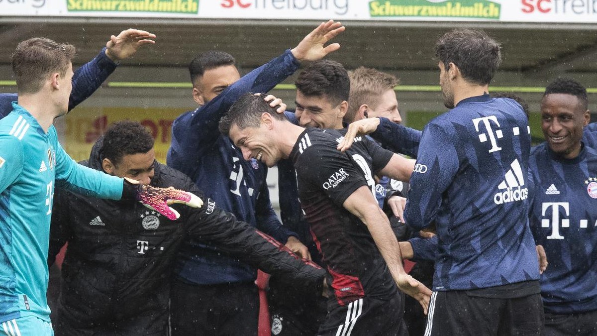Lewandowski Sudah 40 Gol, Samai Rekor Gerd Mueller. (Foto: AP/Tom Weller)