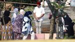 Meski Dilarang, Warga Bekasi Nekat Berkerumun Saat Berziarah