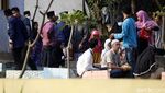 Meski Dilarang, Warga Bekasi Nekat Berkerumun Saat Berziarah