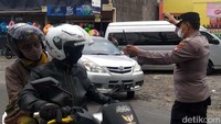 Penutupan dilakukan untuk mencegah terjadinya kerumunan di tempat wisata Cipanas khususnya di kolam renang.