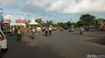 Penampakan Kerumunan di Pantai Pangandaran yang Masih Membeludak