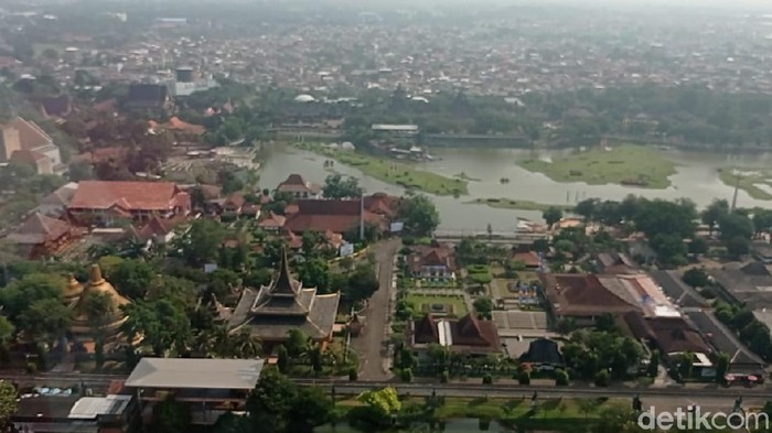 Pantauan Taman Mini Indonesia Indah (TMII), Jakarta Timur (Jaktim) via udara dengan memakai Helikopter Bell 429, Minggu (16/5/2021)
