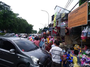 Ketika Bocil Serbu Pasar Gembrong Usai Lebaran