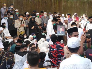 Pemakaman KH Sanusi Baco di Maros Ramai Dihadiri Pelayat