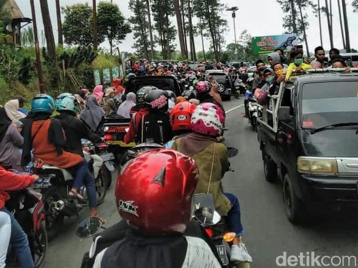 Pengunjung objek wisata di Purbalingga membeludak, Minggu (16/5/2021).