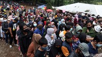 Sementara untuk kerumunan diluar kawasan, Yana meminta agar pihak manajemen terus melakukan pengaturan agar tidak timbul kerumunan.