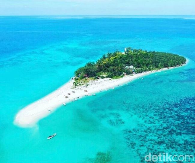 Melihat Lanjukang, Pulau Terluar Makassar yang Jarang Dijamah Manusia