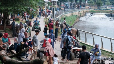 Puncak Libur Lebaran, Taman di Serpong Diserbu Warga