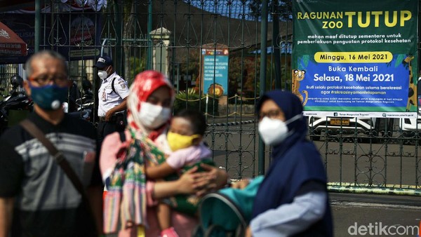 Ragunan Ditutup, Pengunjung Terpaksa Balik Kanan