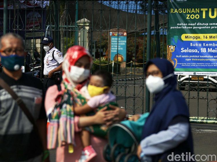 Ragunan Ditutup, Pengunjung Terpaksa Balik Kanan