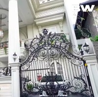 Helena Lim menjadi tersangka dugaan korupsi tata niaga komoditas timah wilayah Izin Usaha Pertambangan (IUP) PT Timah Tbk tahun 2015-2022. Rumah Helena Lim yang berada di PIK juga telah digeledah oleh pihak Kejaksaan Agung (Kejagung) terkait kasus tersebut. Dari penggeledahan tersebut Kejagung menyita uang sekitar Rp 10 miliar milik Crazy Rich PIK tersebut. Foto: YouTube/Boy William