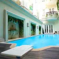 Melengkapi kemewahan di rumahnya, Helena juga memiliki fasilitas kolam renang yang cukup luas. Begini potret kolam renang di rumah mewah Helena Lim. Foto: YouTube/Boy William