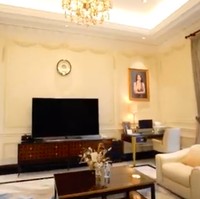 Kamar pribadi Helena Lim juga tampak begitu luas. Boy William sampai menyebut kamarnya itu mirip dengan kamar hotel tipe presidential suite. Di kamarnya itu bahkan terdapat living room sendiri. Foto: YouTube/Boy William