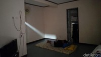 Sebagian rumah sudah ada yang diisi oleh warga. Ini bagian lantai dua rumah hasil renovasi model panggung. Secara keseluruhan warga belum menempati rumah ini karena menunggu peresmian. (Foto: Tiara Aliya Azzahra/detikcom)