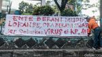 Spanduk Tolak Pemudik Kembali Tanpa Surat Bebas COVID
