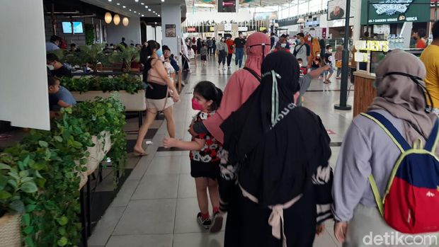 Suasana AEON Mal BSD