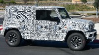 Soal mesin penggerak, Suzuki masih malu-malu memperkenalkannya. Meski demikian Suzuki Jimny 5 pintu ini menarik untuk ditunggu kehadirannya nih.  Foto: Motor1