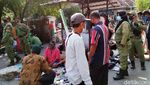 Tidak Pakai Masker, Pengunjung Pasar Klithikan Notoharjo Diswab Antigen