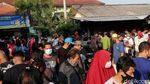 Tidak Pakai Masker, Pengunjung Pasar Klithikan Notoharjo Diswab Antigen