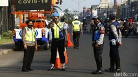 Disediakan posko kesehatan untuk memastikan warga yang usai pulang kampung bebas dari COVID-19.