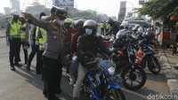 Dan bagi mereka yang tidak kooperatif ataupun tidak memenuhi syarat, terpaksa putar balik ke daerah asal.