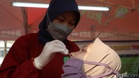 Antisipasi lonjakan virus Corona, pemudik yang usai pulang kampung dan kembali ke perantauan khususnya Jabotabek, dilakukan tes rapid antigen.