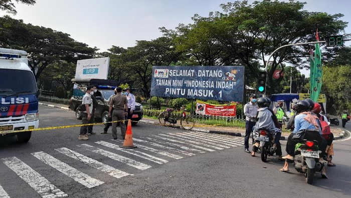 Warga datangi TMII yang ditutup