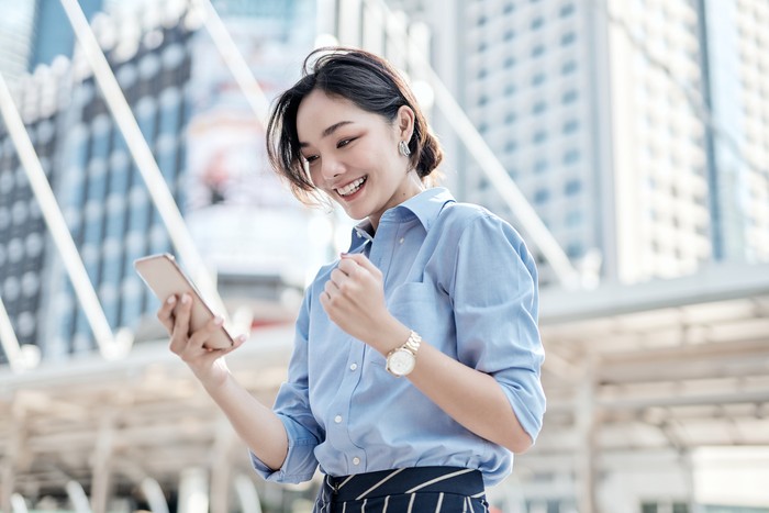 1224013294 The model has the looks for Japanese, Chinese, Thai or Taiwanese people.