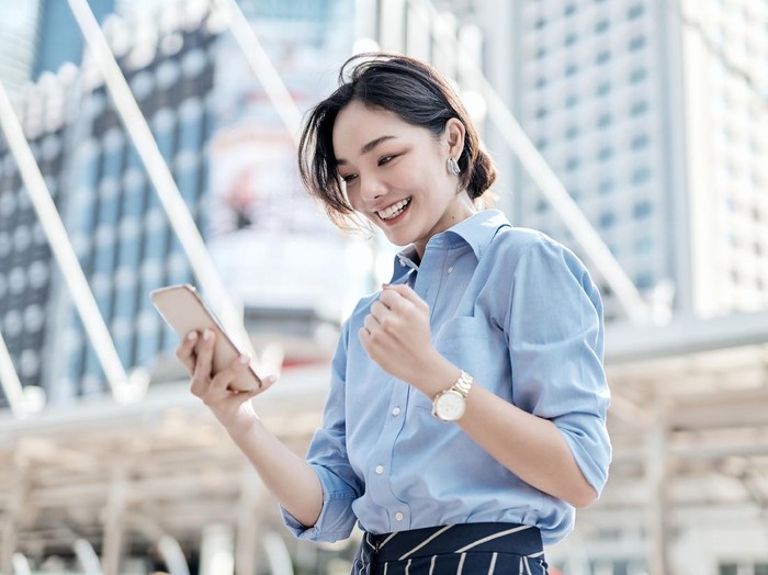 1224013294 The model has the looks for Japanese, Chinese, Thai or Taiwanese people.