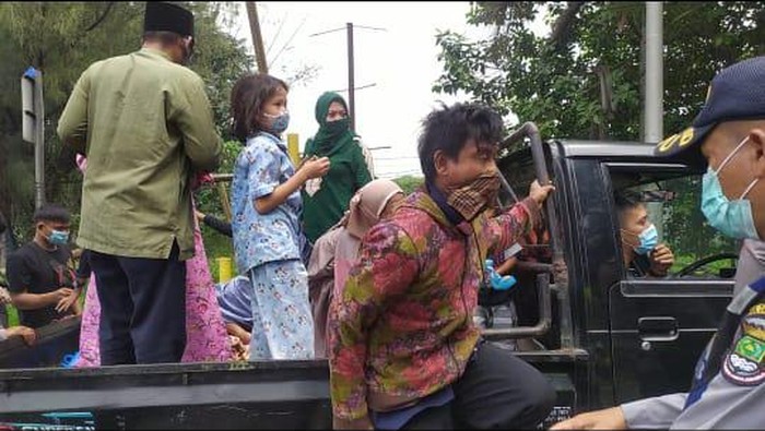 13 orang pulang dari mudik naik pikap disetop di Bitung dan dites Covid