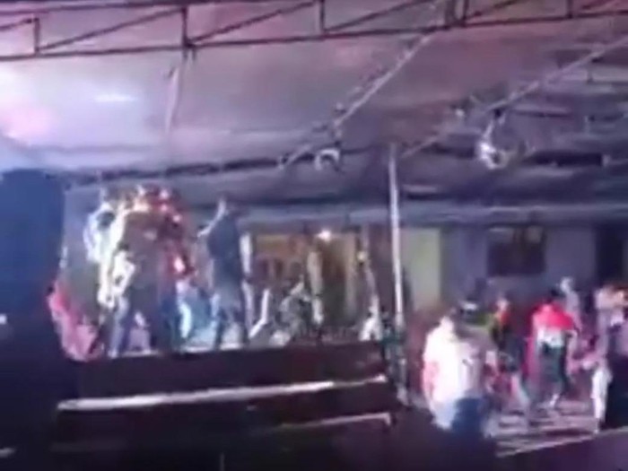 Acara halalbihalal disertai hiburan organ tunggal di Semaka, Tanggamus, Lampung, dibubarkan paksa aparat (Screenshot video viral)