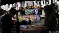 Warga yang hendak melakukan tes antigen dapat mengunjungi kantor Polsek terdekat dengan membawa serta kartu identitas diri.  