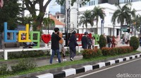 Lokasi ini menjadi spot foto menarik bagi para wisatawan yang datang ke Bandung untuk berswafoto.  