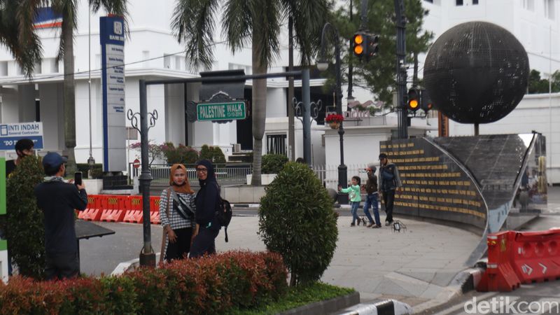 Palestine Walk tak hanya ada di Malaysia. Indonesia, tepatnya Kota Bandung juga memiliki jalan yang diambil dari nama negara itu. Seperti apa potretnya?