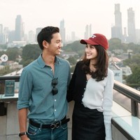 Pencapaian Sabrina ini juga diunggah oleh sang kekasih CEO Ruangguru Adamas Belva Devara. Untuk pertamakalinya Belva mengunggah kemesraannya dengan sang pacar yang akan kuliah di MIT.  Foto: Dok. Instagram @belvadevara