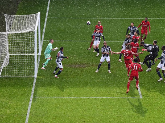 WEST BROMWICH, ENGLAND - MAY 16: Alisson Becker of Liverpool scores the winning goal during the Premier League match between West Bromwich Albion and Liverpool at The Hawthorns on May 16, 2021 in West Bromwich, England. (Photo by Laurence Griffiths/Getty Images)