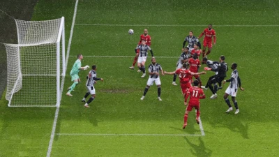 Detik-detik Alisson Cetak Gol Kepala Tuhan