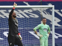 Alisson mendedikasikan gol itu buat mendiang sang ayah. Ia juga menyebut keberhasilannya sebagai kuasa Tuhan. (Foto: AP/Rui Vieira)