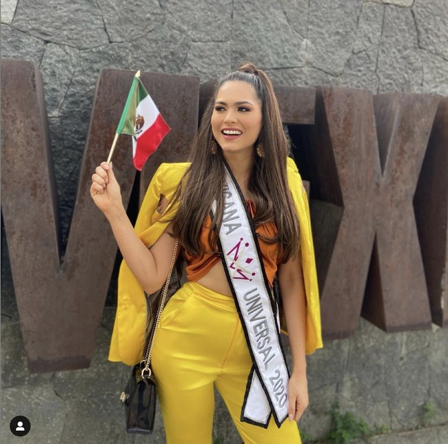 “Saya percaya tidak ada cara paling sempurna untuk mengatasi situasi sulit seperti COVID-19. Tapi yang akan saya lakukan adalah untuk memberlakukan lockdown, sebelum semuanya menjadi besar. Karena ada banyak nyawa yang hilang dan kita tidak bisa menggantinya. Kita harus melindungi rakyat, itulah sebabnya aku akan melindungi mereka sejak awal,” begitu jawaban Andrea Meza di babak top 5 Miss Universe 2020. Foto: Dok. Instagram @ andreamezamx