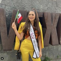 “Saya percaya tidak ada cara paling sempurna untuk mengatasi situasi sulit seperti COVID-19. Tapi yang akan saya lakukan adalah untuk memberlakukan lockdown, sebelum semuanya menjadi besar. Karena ada banyak nyawa yang hilang dan kita tidak bisa menggantinya. Kita harus melindungi rakyat, itulah sebabnya aku akan melindungi mereka sejak awal,” begitu jawaban Andrea Meza di babak top 5 Miss Universe 2020. Foto: Dok. Instagram @ andreamezamx