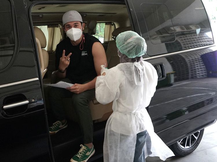Arya Saloka sampai Vino G Bastian Terima Disuntik Vaksin Dosis 2