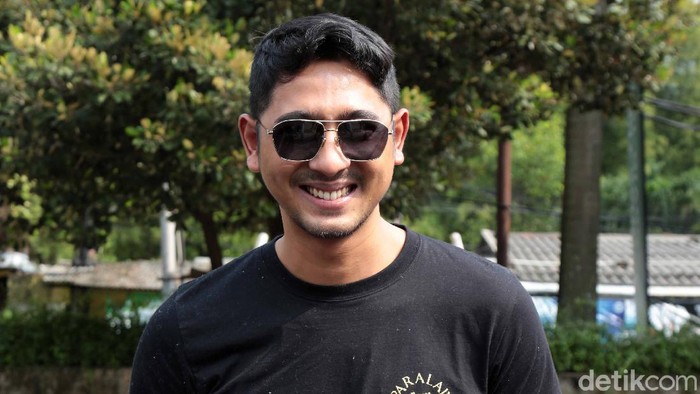 Arya Saloka ditemui saat vaksin kedua di GKI Pondok Indah, Jakarta Selatan, Senin (17/05/2021)