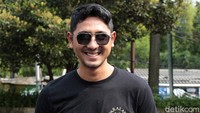 Chemistry-nya dengan Amanda Manopo dalam sinetron itu membuat Arya Saloka didoakan cinta lokasi pada lawan mainnya tersebut. (Foto: Noel/detikcom)