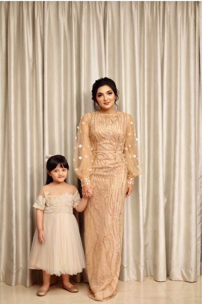 Semakin beranjak dewasa, Arsy terlihat semakin pandai berpose di depan kamera. Tak heran foto-foto menggemaskan Arsy selalu berhasil mencuri perhatian. Foto: Instagram/@ashanty_ash