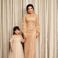 Semakin beranjak dewasa, Arsy terlihat semakin pandai berpose di depan kamera. Tak heran foto-foto menggemaskan Arsy selalu berhasil mencuri perhatian. Foto: Instagram/@ashanty_ash