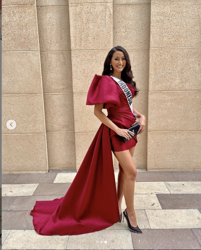 Ayu Maulida merupakan Puteri Indonesia 2020 dengan gelar sarjana hukum dari Universitas Airlangga, Surabaya. Biasa disapa Ayuma, dia berangkat ke Miss Universe 2020 dengan membawa advokasi  bernama Senyum Desa yang didirikannya bersama teman pada 2018. Tujuannya untuk mencari solusi dari permasalahan desa dengan program-program yang mereka buat meliputi pemberdayaan perempuan dan anak-anak desa. Foto: Dok. Instagram @ayumaulida97