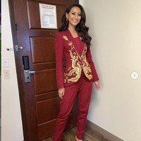 Sebelum menjalani penjurian kostum nasional, Ayu Maulida melakukan sesi deep interview dengan para juri Miss Universe 2020. Ayu tampil memesona saat sesi interview ini dengan busana rancangan Era Soekamto. Foto: dok. Instagram @ayumaulida97