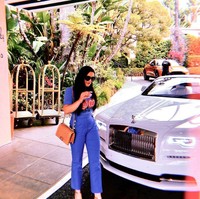 Parahnya lagi, sang selebgram dengan followers 34 ribu itu menggunakan informasi pribadi orang lain untuk membuat rekening bank melalui Kantor Pendaftaran Kendaraan Bermotor negara bagian.  Foto: dok. Instagram/@killadmilla